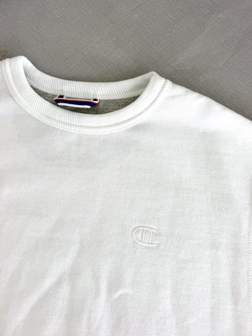 Champion Authentic Athleticwear White Sweatshirt (Category: Coats, Jackets and Outerwear) located in Lipa City. Submitted by pauline0303 (Listing ID 1470806322, Image 2). Description: - Authentic white Champion crewneck sweatshirt - Size: Small (USA) / Large (Asia) - Classic embroidered logo on the chest - Signature small patch on the left sleeve - Ribbed collar, cuffs, and hem for a snug fit - Clean white fabric, great for everyday layering.