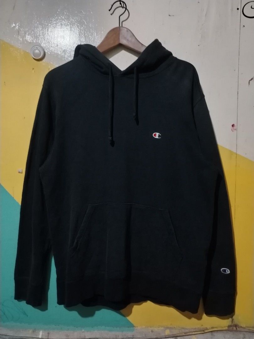 Champion Black Pullover Hoodie (Category: Coats, Jackets and Outerwear) located in San Jose. Submitted by vincefresn21903 (Listing ID 1470882215, Image 1). Description: 2XL on tags best fit to XL.