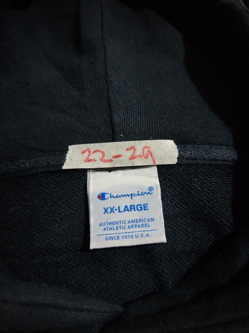 Champion Black Pullover Hoodie (Category: Coats, Jackets and Outerwear) located in San Jose. Submitted by vincefresn21903 (Listing ID 1470882215, Image 3). Description: 2XL on tags best fit to XL.