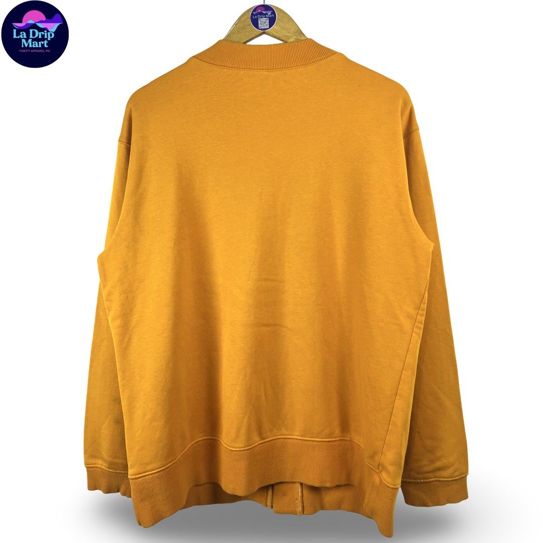 ‎“CHAMPION” EMBRO SCRPT CARDIGAN (Category: Activewear) located in Taguig. Submitted by ldm.ph (Listing ID 1470749084, Image 2). Description: (LDM-E-306) ‎Size:ACTUAL FIT:LARGE ‎Dimensions ‎Inches width:22 ‎Inches length:27 ‎Condition: EXCELLENT ‎Color rate:9.5 ‎Flaws:minimal stains needs handwash ‎(READY TO WEAR).
