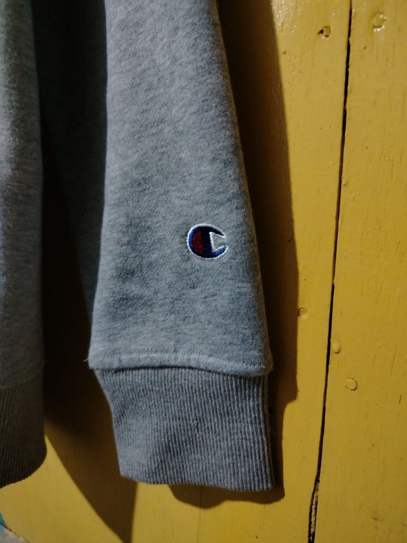 Champion Gray Hoodie Jacket (Category: Coats, Jackets and Outerwear) located in San Jose. Submitted by vincefresn21903 (Listing ID 1470862347, Image 3). Description: .