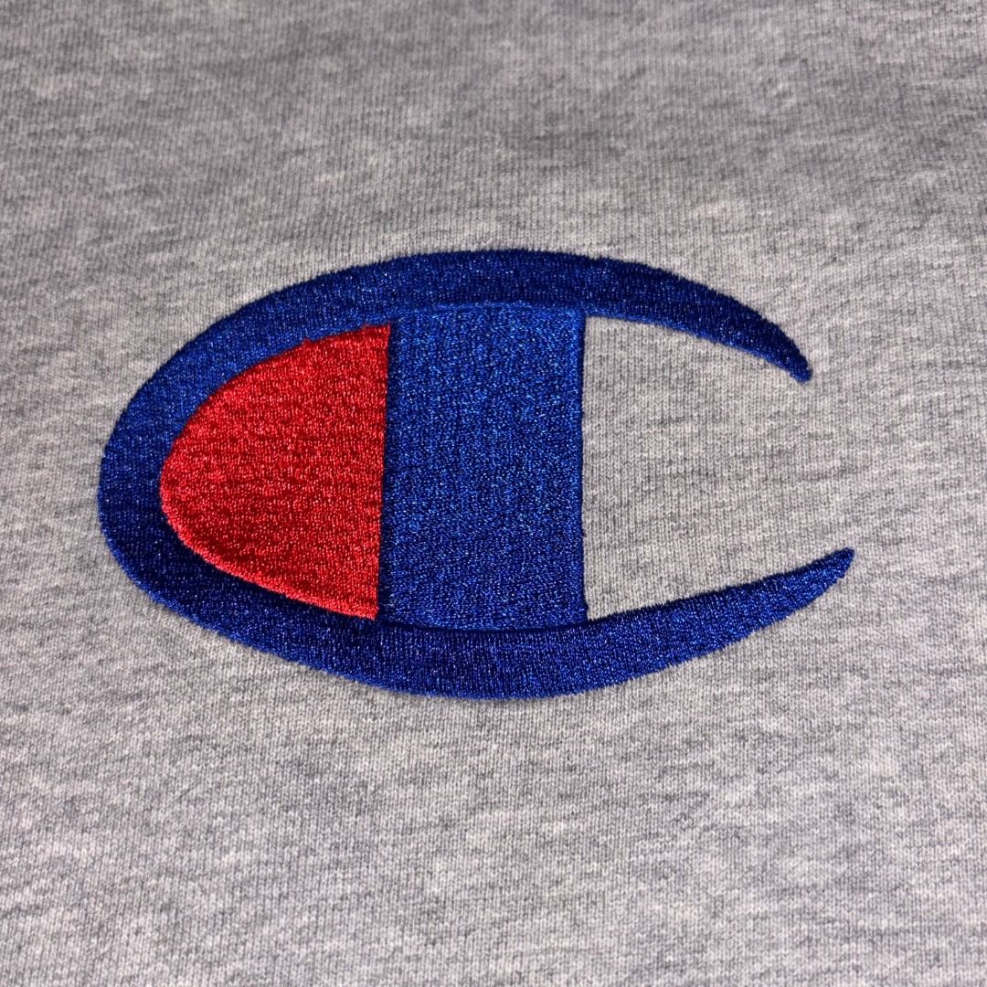 Champion Grey Sweatshirt with Chest Logo size S (Category: Coats, Jackets and Outerwear) located in San Jose del Monte. Submitted by claraortazo (Listing ID 1470877950, Image 2). Description: Dimes: 19W x 23L - Arms: 27 No issues Excellent condition Details on the pictures .