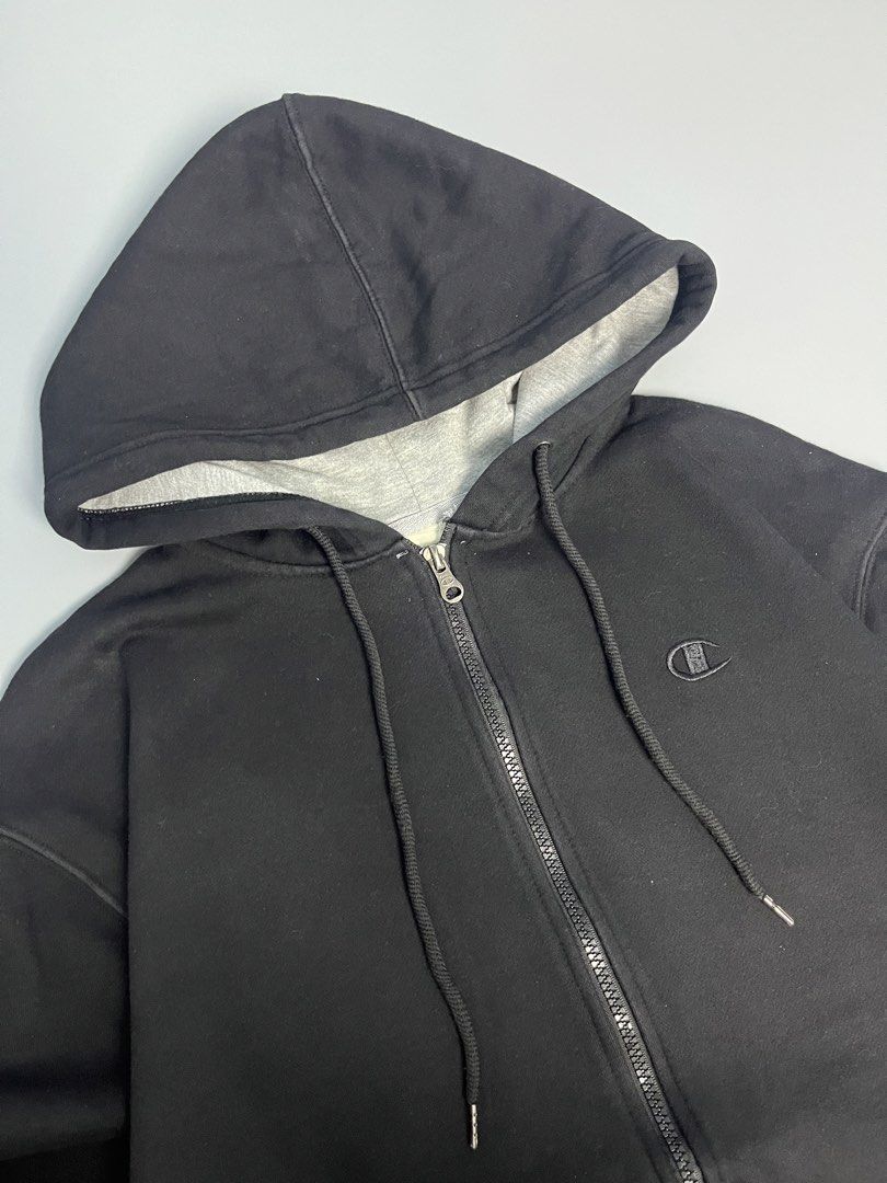 Champion Zip up Hoodie (Category: Coats, Jackets and Outerwear) located in Balanga. Submitted by itzmecelestial (Listing ID 1470888339, Image 2). Description: 🌸 CHAMPION ZIP UP HOODIE Size: L Dimes: 23x26 Color rate:10/10 I think ganyan talga pagka black nya 𝑴𝑶𝑷: GCash 𝑴𝑶𝑫: Jnt ONLY -NO COD/NO COP | PAYMENT FIRST POLICY. -No rush shipping. -No deleting/editing of bids, No return/No exchange mag basa muna before buying! -Strictly no cancell
