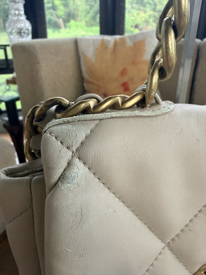 Chanel (Category: Luxury Bags & Wallets) located in San Pascual. Submitted by s3resale (Listing ID 1470814489, Image 3). Description: See photos for flaws.. Coded .