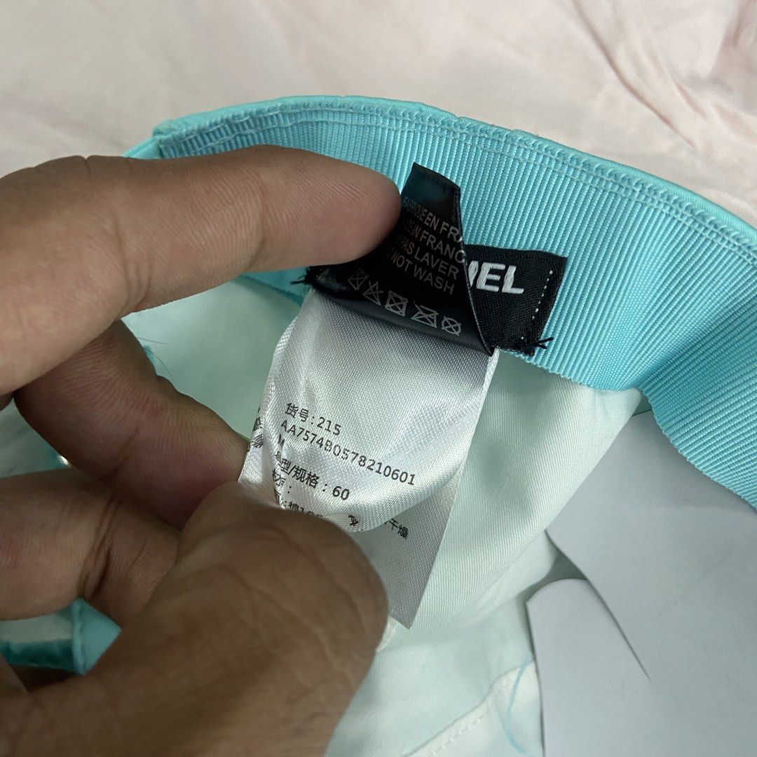 Chanel cap (Category: Luxury Apparel) located in Dueñas. Submitted by d1gidoll (Listing ID 1470823858, Image 3). Description: No flaws Like new.