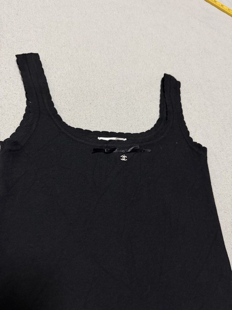 CHANEL Emblem Knit Crop Top (Category: Sleeveless) located in Bulacan. Submitted by sanjisthrift (Listing ID 1470806702, Image 2). Description: Size XSmall Width 13 Length 17 Excellent Condition 9.5/10.