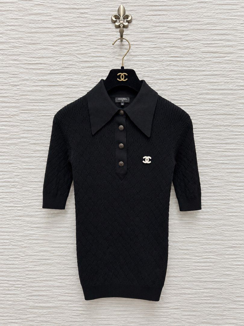 ⚜️Chanel ✿ Knit black top (Category: Luxury Apparel) located in Makati City. Submitted by 90sangel (Listing ID 1470899103, Image 2). Description: .