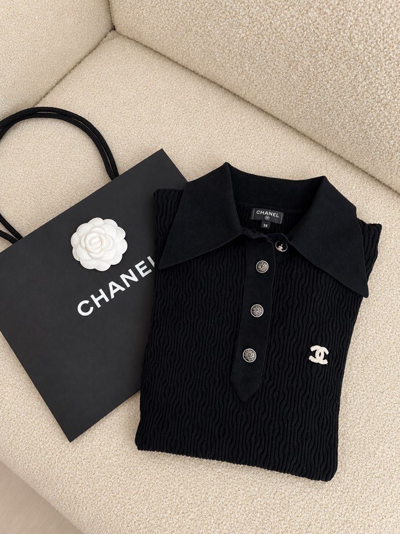 ⚜️Chanel ✿ Knit black top (Category: Luxury Apparel) located in Makati City. Submitted by 90sangel (Listing ID 1470899103, Image 1). Description: .