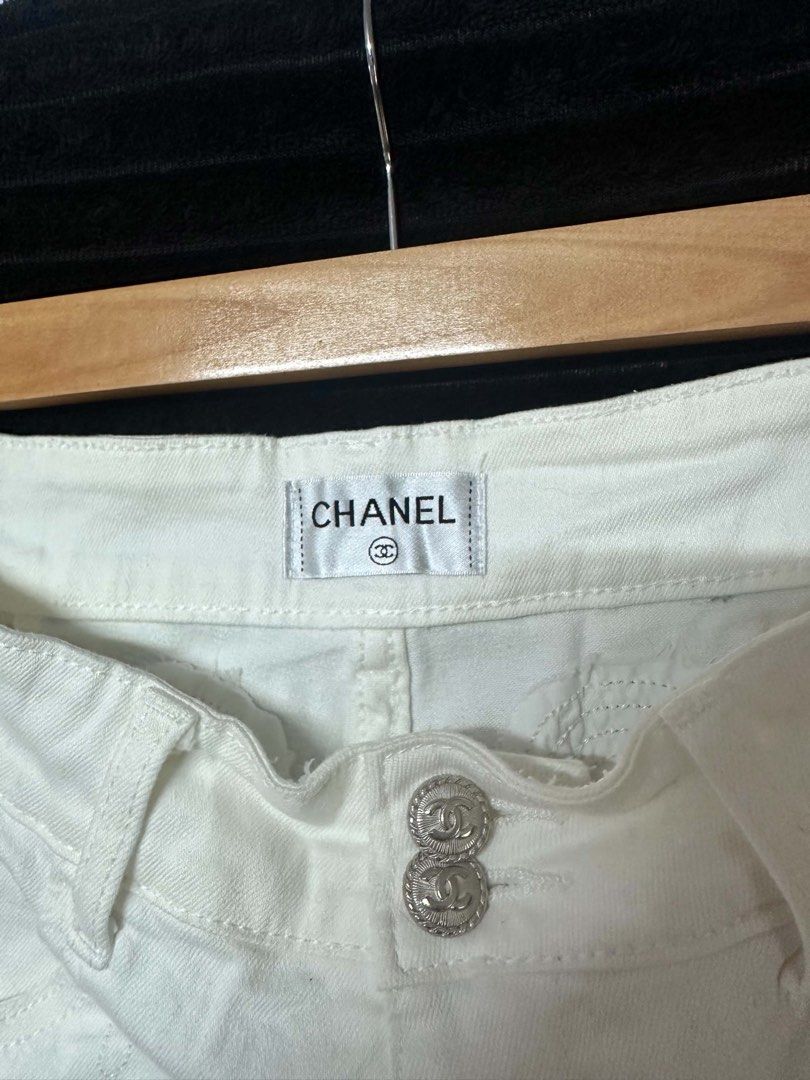 Chanel white women shorts (Category: Shorts) located in Makati City. Submitted by jrnhnnh3047116 (Listing ID 1470781857, Image 3). Description: .