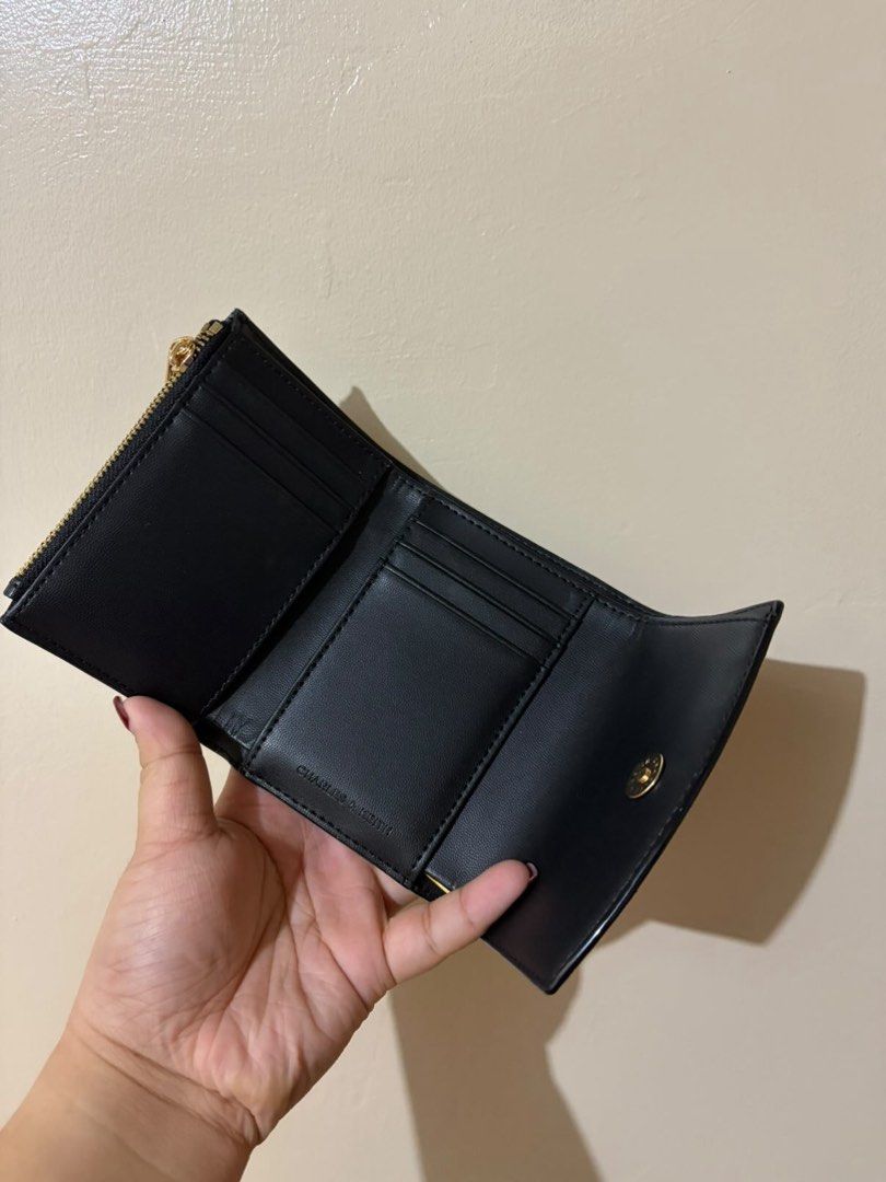 Charles & keith wallet (Category: Announcements) located in Manila. Submitted by roxiee7878 (Listing ID 1470890031, Image 2). Description: Charles & keith wallet 💯 original .