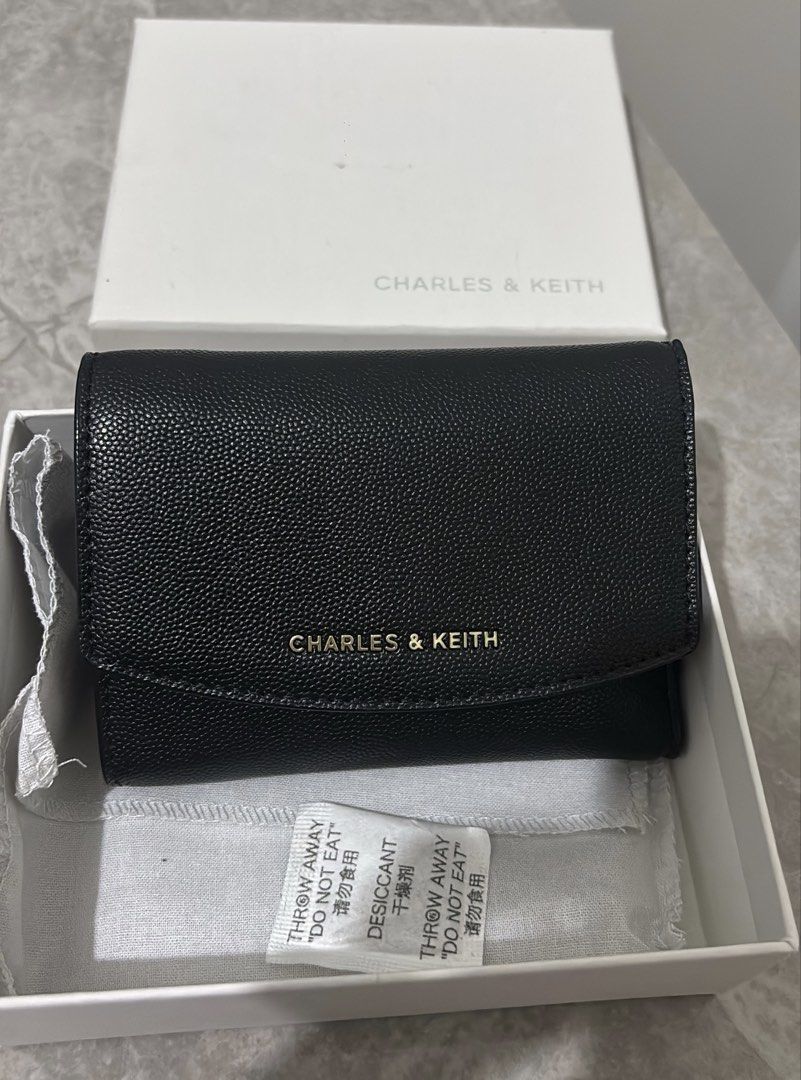 Charles & keith wallet (Category: Announcements) located in Manila. Submitted by roxiee7878 (Listing ID 1470890031, Image 3). Description: Charles & keith wallet 💯 original .