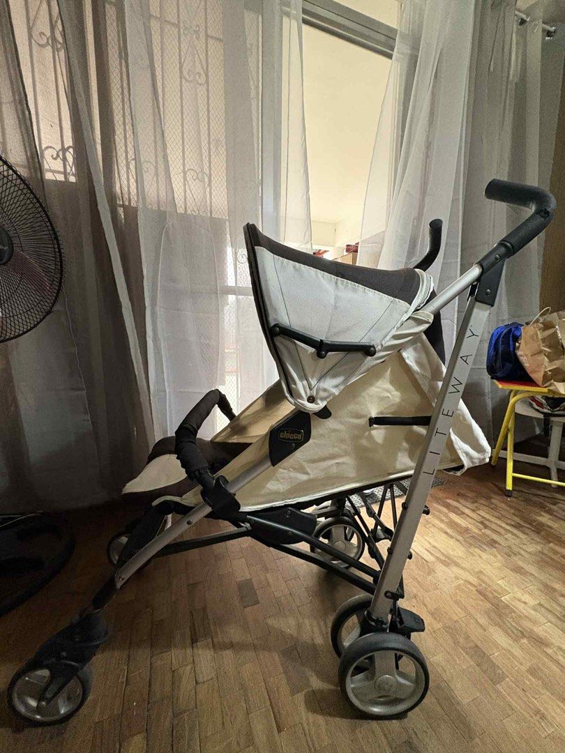 Chicco Liteway Stroller Black and Cream (Category: Strollers) located in Paranaque City. Submitted by megimagufinds (Listing ID 1470764791, Image 2). Description: Chicco Liteway stroller in black and cream colorway. Lightweight umbrella fold design. Canopy has adjustable coverage. Multi-position reclining seat with harness straps. Front swivel wheels maneuver easily. Padded handles for comfortable pushing. Foldable frame for storage and travel. F