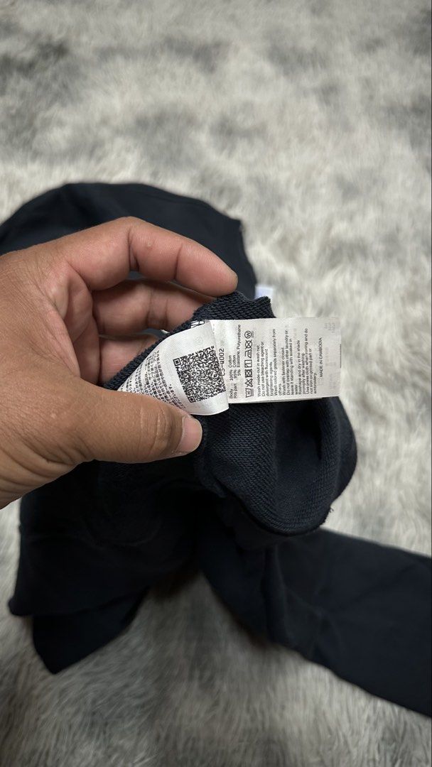 Ch*mpion spellout crewneck (Category: Coats, Jackets and Outerwear) located in Manila. Submitted by paulovenegaskalakal2020 (Listing ID 1470769640, Image 3). Description: For sale! Kalakal Ch*mpion spellout crewneck Navy blue XXLarge on tag Large to XLarge fits 22 width x 27 length inches Sleeves- 24 inches Good as new Crispy MINE 1,399 +sf.
