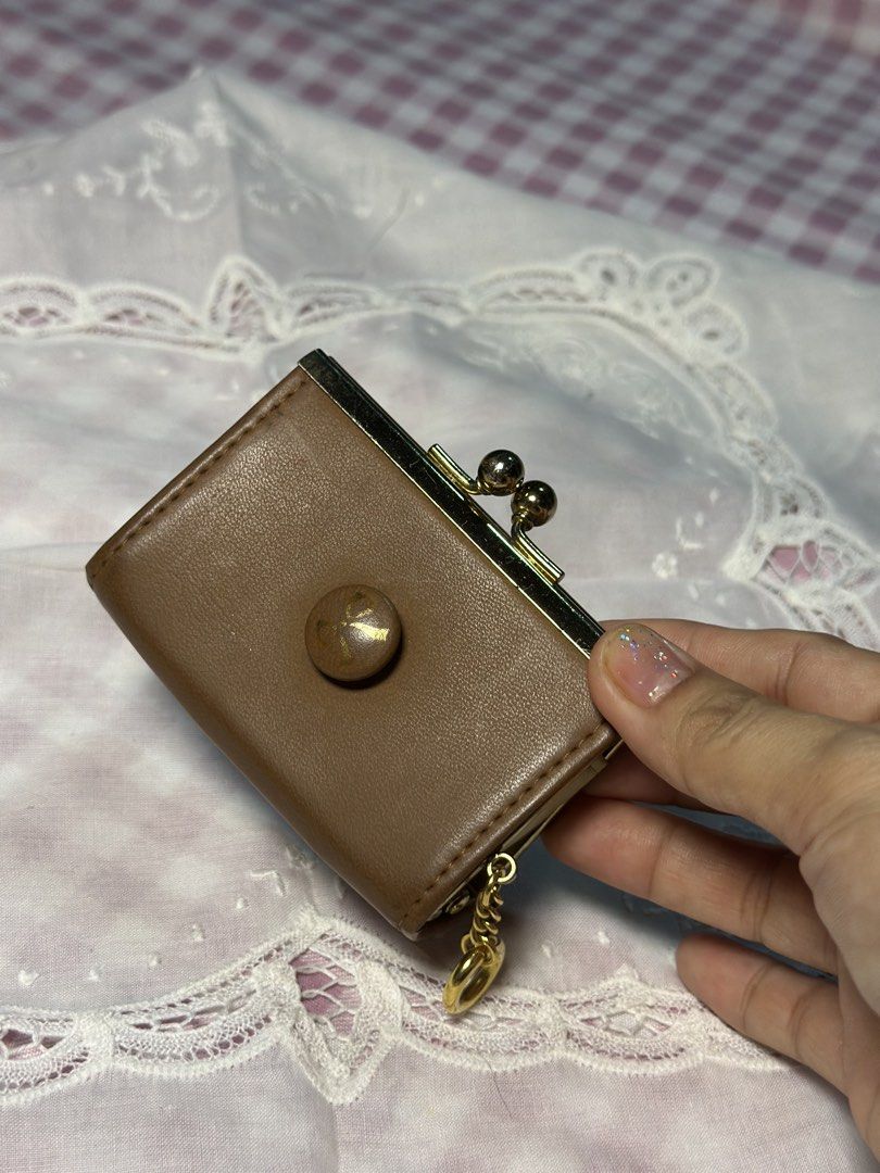 Choco brown kisslock leather wallet, small size (Category: Purses & Pouches) located in Davao. Submitted by favoritepreloved (Listing ID 1470814021, Image 2). Description: 💜 5.5cm height x 8.25cm x 3cm thickness.