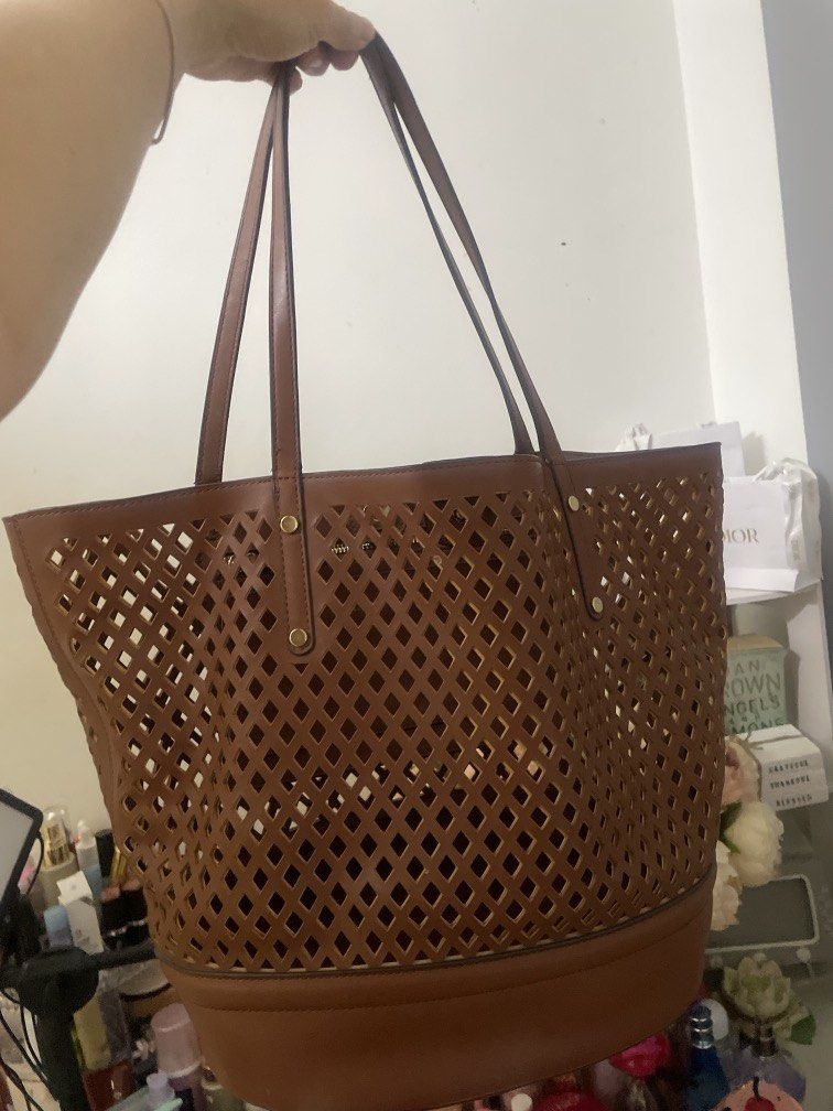 Choco brown tote bag (Category: Tote Bags) located in Bacolor. Submitted by louiviellefinds (Listing ID 1470807143, Image 2). Description: Bought in US.