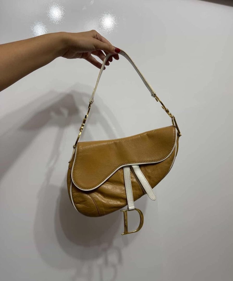 Christian Dior saddle (Category: Luxury Bags & Wallets) located in Makati City. Submitted by chariz509 (Listing ID 1470898523, Image 1). Description: Christian Dior Beige White Camel Leather Saddle (Vintage, circa 2000) Description: Vintage Christian Dior Saddle in Beige White Camel Leather from the S/S 2000 collection by John Galliano. As also seen in Sex and the City worn by Carrie Bradshaw (Sarah Jessica Parker) in Season 3, Episodes 7 and 8. 