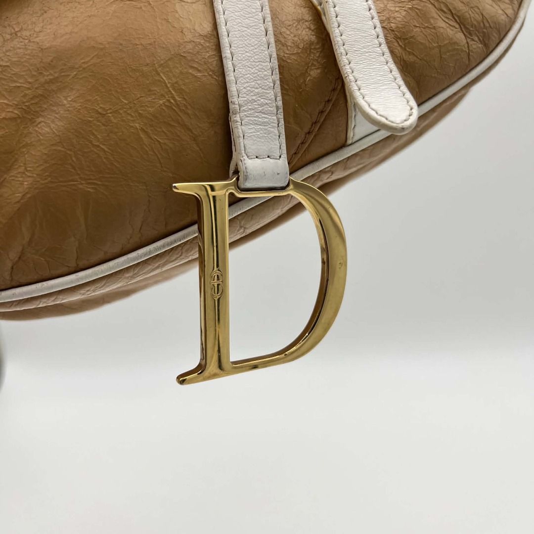 Christian Dior saddle (Category: Luxury Bags & Wallets) located in Makati City. Submitted by chariz509 (Listing ID 1470898523, Image 2). Description: Christian Dior Beige White Camel Leather Saddle (Vintage, circa 2000) Description: Vintage Christian Dior Saddle in Beige White Camel Leather from the S/S 2000 collection by John Galliano. As also seen in Sex and the City worn by Carrie Bradshaw (Sarah Jessica Parker) in Season 3, Episodes 7 and 8. 