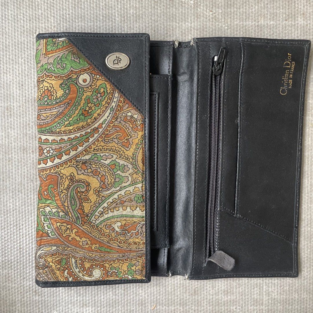 Sale! Christian Dior Wallet (Category: Wallets & Card holders) located in Mandaluyong City. Submitted by summersamnl (Listing ID 1470756304, Image 2). Description: - 100% Authentic - 100% Original • No bogus buyers.