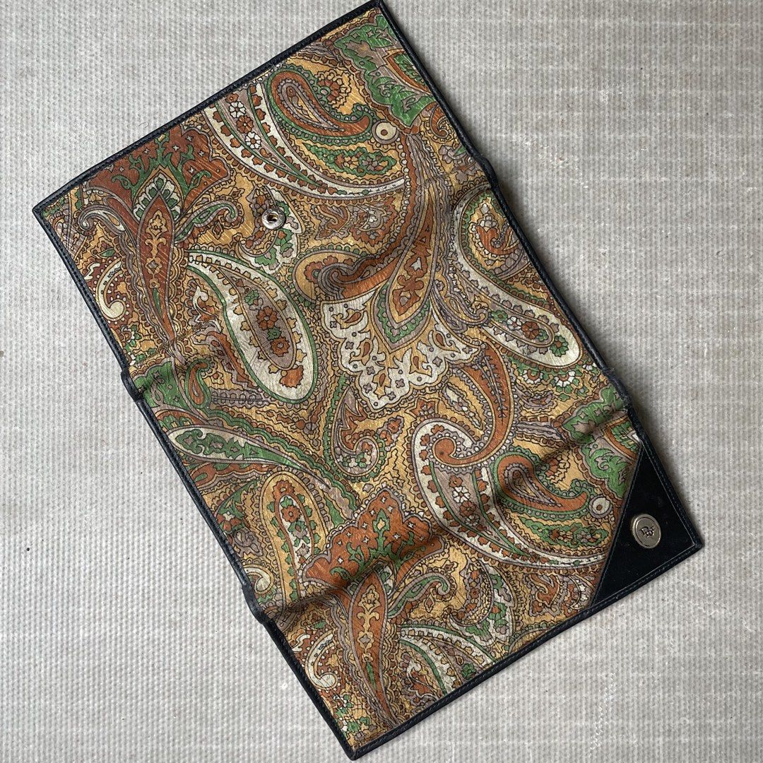 Sale! Christian Dior Wallet (Category: Wallets & Card holders) located in Mandaluyong City. Submitted by summersamnl (Listing ID 1470756304, Image 3). Description: - 100% Authentic - 100% Original • No bogus buyers.