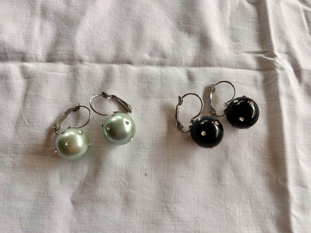 Chunky Ball Earrings (Category: Earrings) located in Pinamalayan. Submitted by _dragonfly (Listing ID 1470774376, Image 1). Description: .