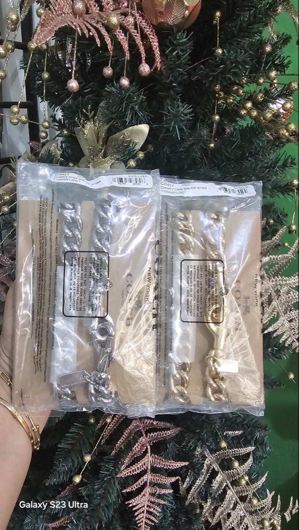 Chunky Chain Shoulder Strap (Category: Luxury Accessories) located in Dasmarinas. Submitted by letssaleaway (Listing ID 1470841742, Image 1). Description: Chunky Chain Shoulder Strap can use as bag accessories.