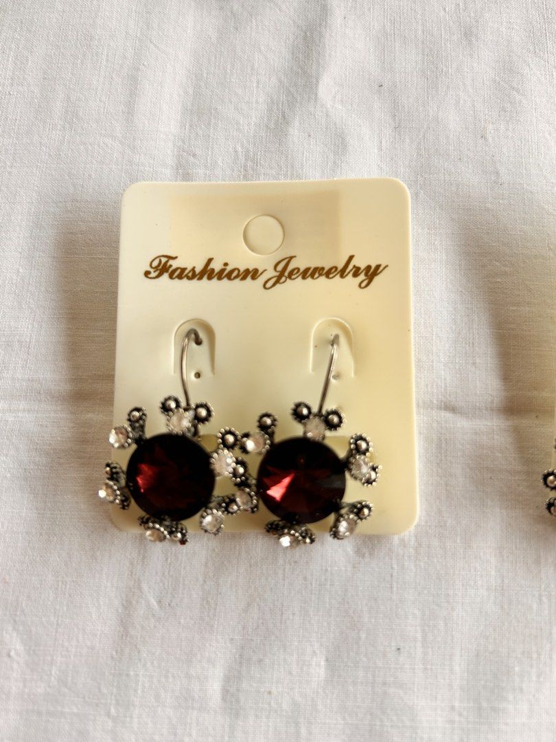 Chunky Gem Red Earrings (Category: Earrings) located in Pinamalayan. Submitted by _dragonfly (Listing ID 1470774562, Image 2). Description: .
