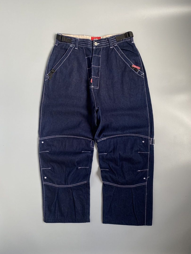 €CK0 Y2K Baggy Pants 💎 (Category: Jeans) located in Cavite. Submitted by awuuu27 (Listing ID 1470746050, Image 2). Description: €CK0 Y2K Baggy Pants 💎 DIMES: Width-30-34/Length-41.5/Leg Opening-10/Thigh-15 CONDITION: 9/10 COLOR RATE: 9/10 ISSUE: altered length.
