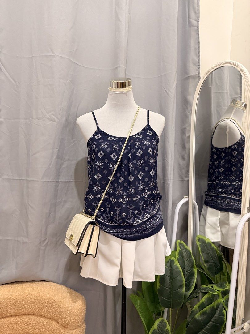 Classy Blue Top (Category: Sleeveless) located in Quezon City. Submitted by kaye_oineza (Listing ID 1470930987, Image 2). Description: Small.