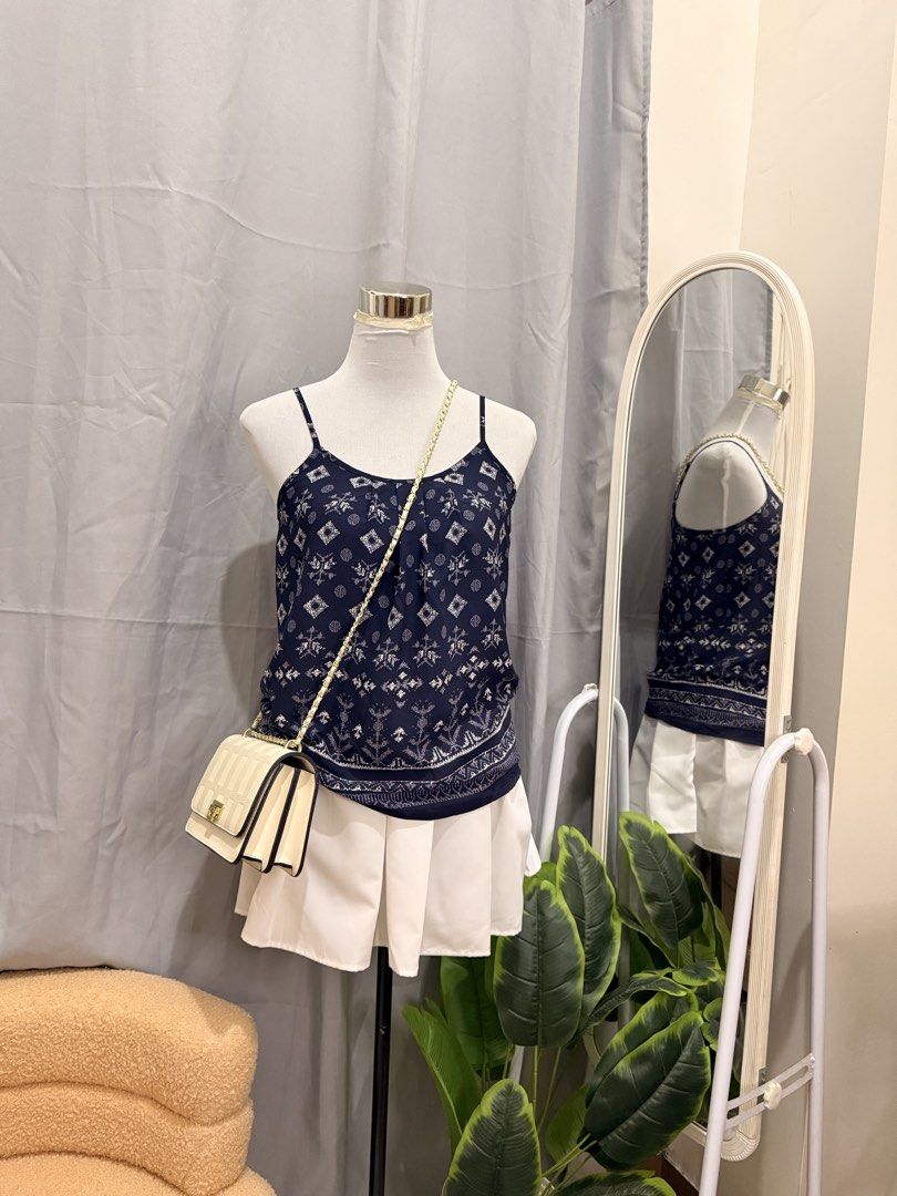 Classy Blue Top (Category: Sleeveless) located in Quezon City. Submitted by kaye_oineza (Listing ID 1470930987, Image 1). Description: Small.