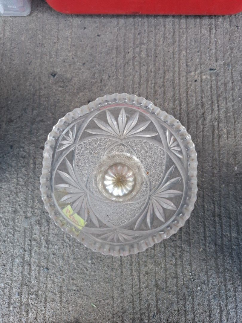 Clear Cut Glass Flower Vase (Category: Vases & Decorative Bowls) located in Manila. Submitted by rocksolid227 (Listing ID 1470770785, Image 3). Description: - Stunning clear glass vase featuring detailed cut patterns all over - Flared top opening and heavy textured design for an elegant look - Solid build with a heavy base to keep it stable - Ideal centerpiece for dining tables or bookshelves - Perfect for holding fresh flowers nicely.