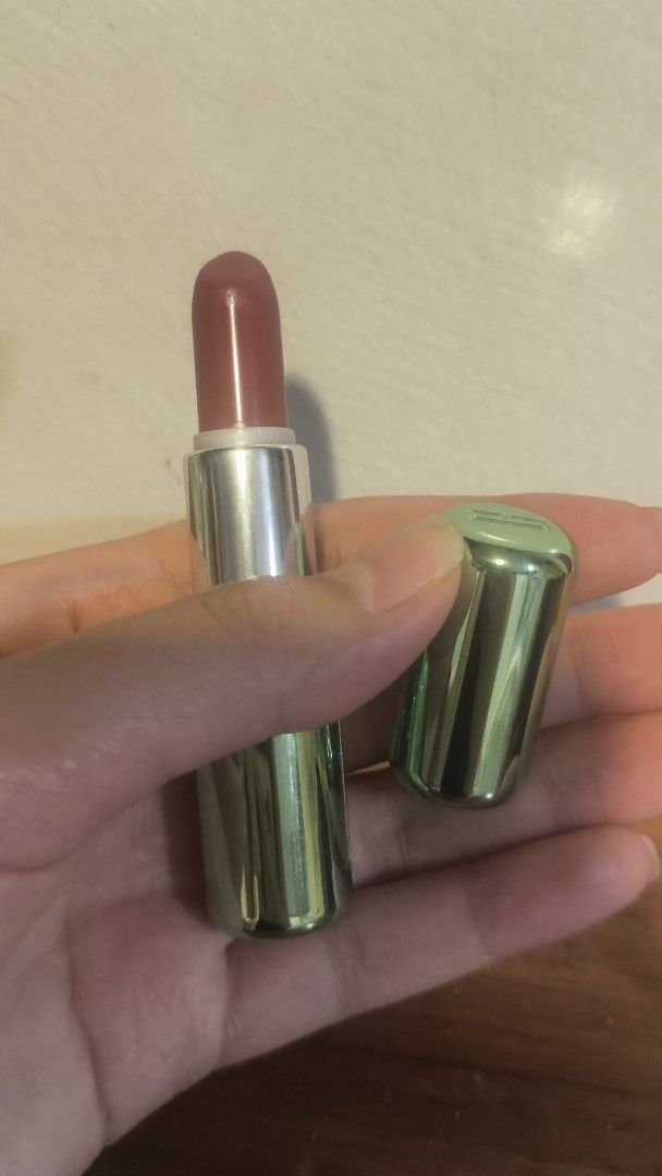 Clinique Pop Lip Colour + Primer - Fig Pop (Category: Makeup) located in Davao. Submitted by yvanaavik_sulit (Listing ID 1470894377, Image 3). Description: - Brand: Clinique - Shade: 30 Fig Pop (great everyday neutral) - Packaging: Metallic green and silver tube - Formula: Smooth with built-in primer - Condition: Used a few times, plenty of product left.
