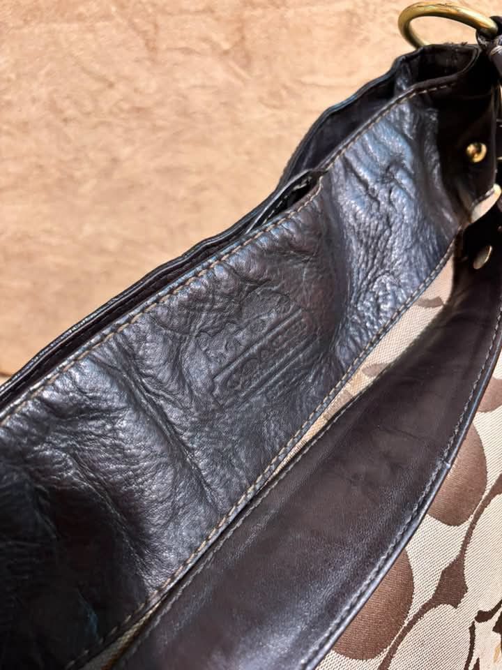 Coach (Category: Shoulder Bags) located in Dumaguete. Submitted by camillaolshoppe2 (Listing ID 1470768612, Image 3). Description: authentic Zoe with signs of usage bawal sa maselan with rubs may stains at signs of usage sa hardware.