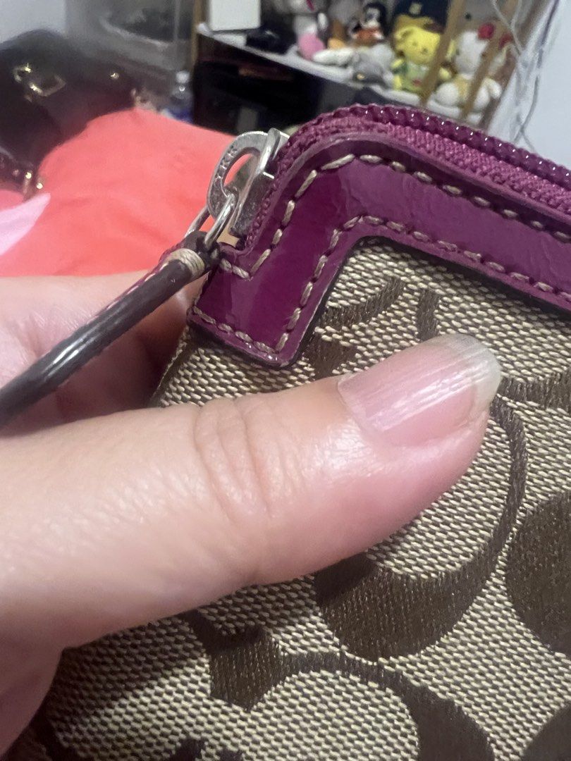 coach (Category: Luxury Bags & Wallets) located in Caloocan City. Submitted by tanmaryrose887 (Listing ID 1470870823, Image 3). Description: gandaa ipad a 16 kasya me foam loob ykk orig last price.
