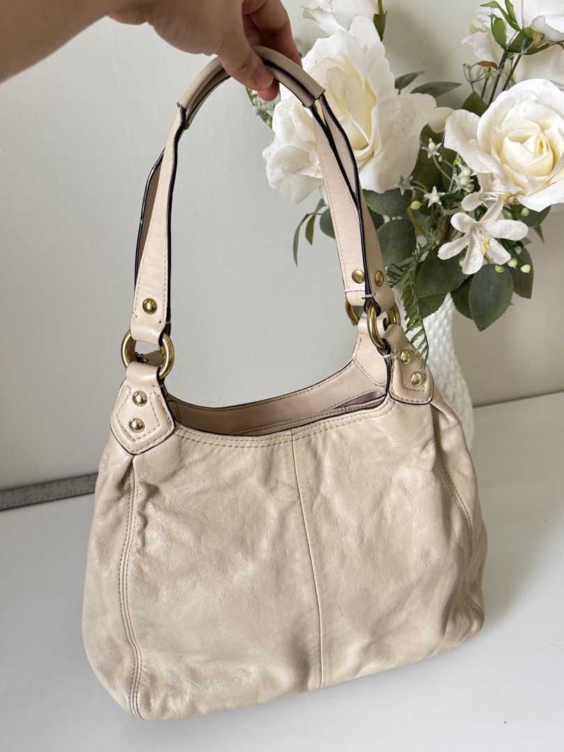 Coach Ashley Leather Hobo Shoulder Bag (Category: Luxury Bags & Wallets) located in Makati City. Submitted by meticoolous (Listing ID 1470792881, Image 2). Description: dust bag included minor dirt for flaws needs cleaning inside.