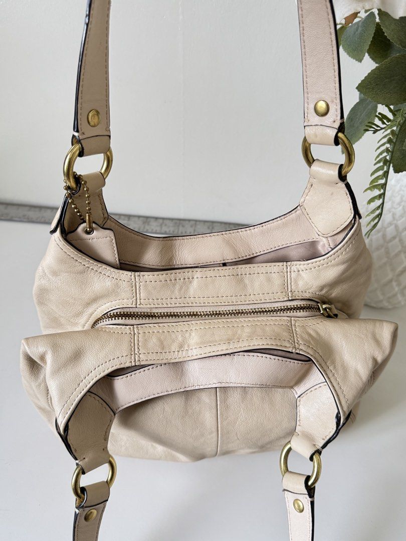 Coach Ashley Leather Hobo Shoulder Bag (Category: Luxury Bags & Wallets) located in Makati City. Submitted by meticoolous (Listing ID 1470792881, Image 3). Description: dust bag included minor dirt for flaws needs cleaning inside.