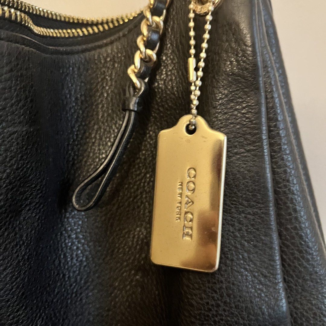 Coach Black Pebbled Leather Shoulder Bag (Category: Luxury Bags & Wallets) located in Pasay City. Submitted by klosetbykelly (Listing ID 1470928212, Image 2). Description: Welcome to klosetbykelly! 🎀💞 mode of payment: Gcash mode of delivery: J&t and Lalamove location: Pasay City NO LOWBALLING ❌ BOGUS BUYERS WILL BE AUTOMATICALLY BLOCKED 🚫 NO TO IMPATIENT BUYERS ❌ PAYMENT FIRST BEFORE SHIPPING ‼️ ITEM DESCRIPTION: - Authentic Coach shoulder bag