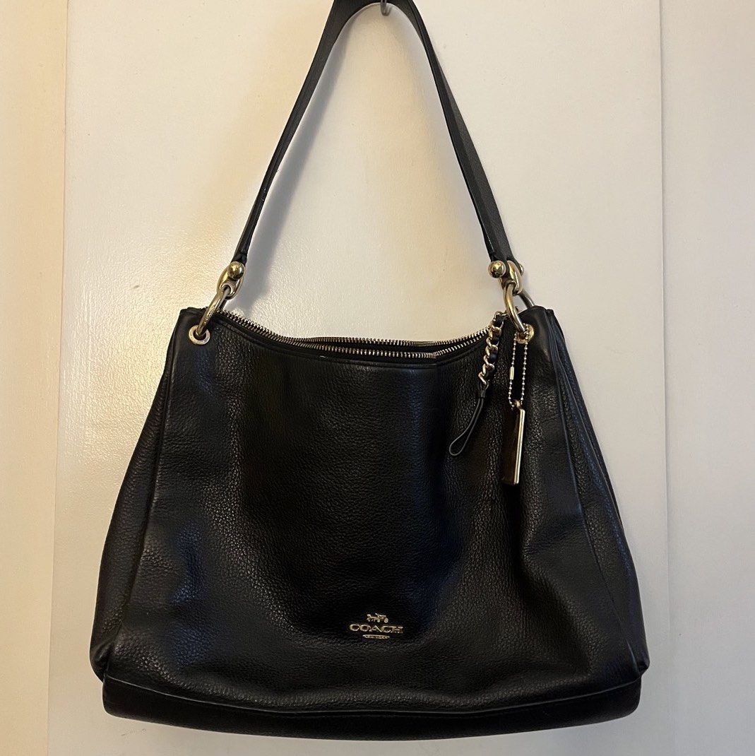 Coach Black Pebbled Leather Shoulder Bag (Category: Luxury Bags & Wallets) located in Pasay City. Submitted by klosetbykelly (Listing ID 1470928212, Image 1). Description: Welcome to klosetbykelly! 🎀💞 mode of payment: Gcash mode of delivery: J&t and Lalamove location: Pasay City NO LOWBALLING ❌ BOGUS BUYERS WILL BE AUTOMATICALLY BLOCKED 🚫 NO TO IMPATIENT BUYERS ❌ PAYMENT FIRST BEFORE SHIPPING ‼️ ITEM DESCRIPTION: - Authentic Coach shoulder bag