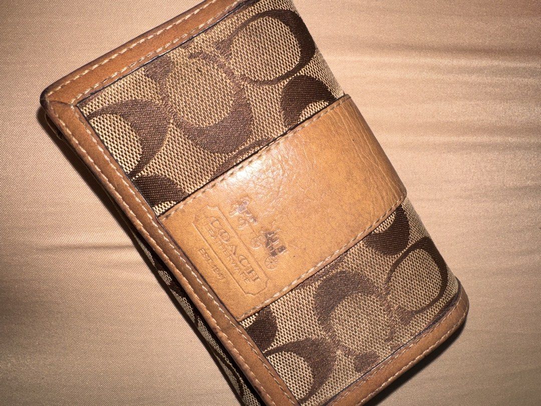 Coach brown wallet (Category: Wallets & Card holders) located in Manila. Submitted by chskaiode (Listing ID 1470811677, Image 1). Description: Original brown coach wallet RFS: not using anymore.