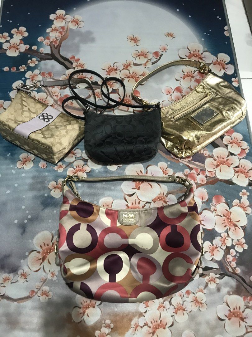 Coach bundle (Category: Shoulder Bags) located in Calamba. Submitted by stashandfinds (Listing ID 1470812563, Image 1). Description: Take all may flaws All auth Bundle Fix price na sha Bawal sa maselan maarte Plus Sf j&t .