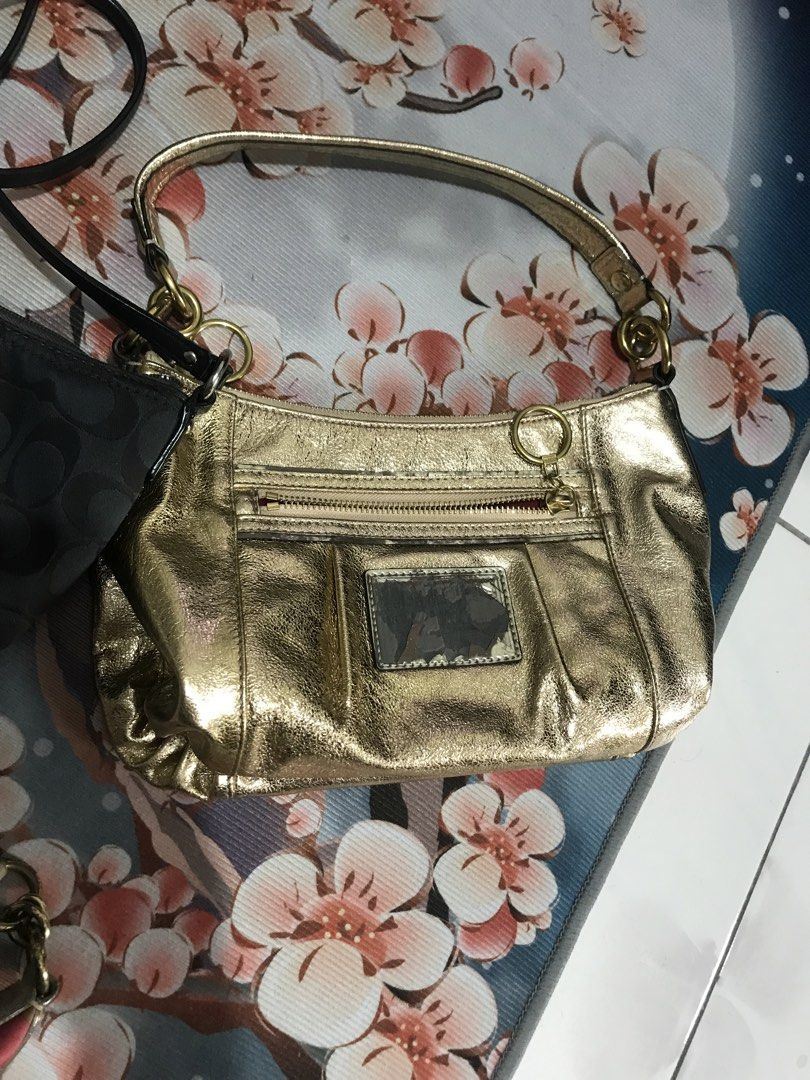 Coach bundle (Category: Shoulder Bags) located in Calamba. Submitted by stashandfinds (Listing ID 1470812563, Image 3). Description: Take all may flaws All auth Bundle Fix price na sha Bawal sa maselan maarte Plus Sf j&t .