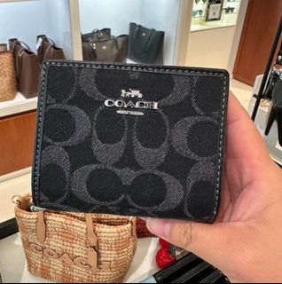 (Category: ) located in . Submitted by trend_boutique (Listing ID 1470808016, Image 1). Description: .