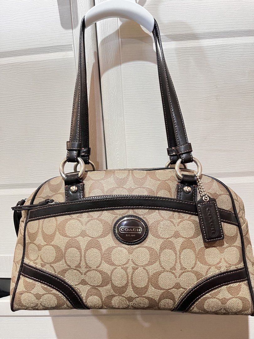 Coach Heritage Signature Satchel (Category: Luxury Bags & Wallets) located in Pasig City. Submitted by irene.joy1913_picks (Listing ID 1470789920, Image 2). Description: .