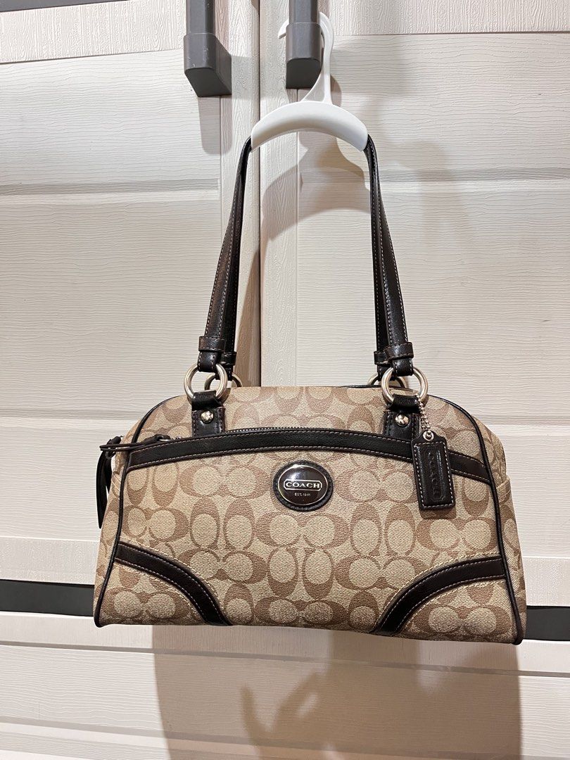 Coach Heritage Signature Satchel (Category: Luxury Bags & Wallets) located in Pasig City. Submitted by irene.joy1913_picks (Listing ID 1470789920, Image 1). Description: .