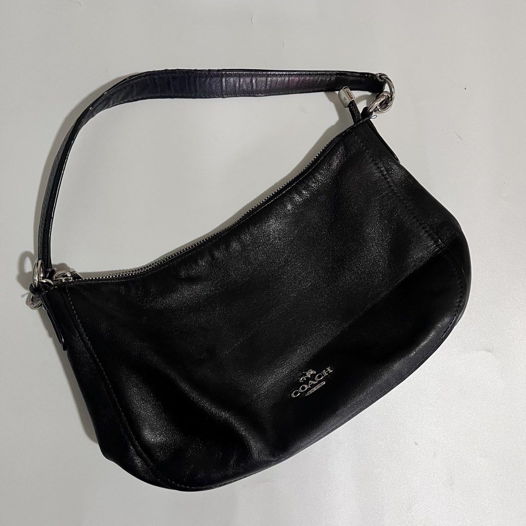 Coach kili Bag (Category: Shoulder Bags) located in Zamboanga. Submitted by wearwell.ph (Listing ID 1470776525, Image 1). Description: Condition: Excellent ( Needs some cleaning inside other than that no hidden issues ) .