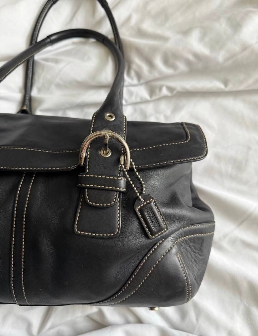 Coach Leather Hand Bag (Category: Luxury Bags & Wallets) located in Alaminos. Submitted by hvsuk1 (Listing ID 1470817883, Image 1). Description: I just need to declutter. In good condition no issue or flaws and its Original Guaranteed 🙈🤍.