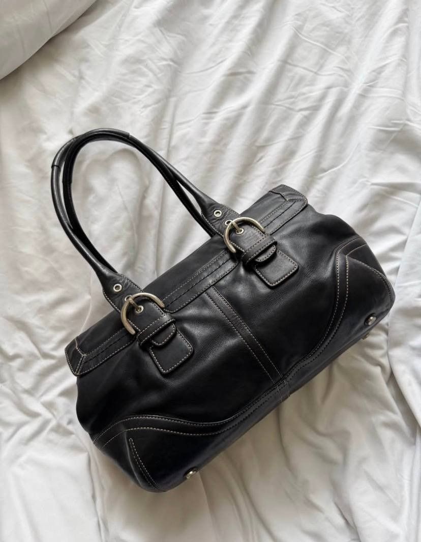Coach Leather Hand Bag (Category: Luxury Bags & Wallets) located in Alaminos. Submitted by hvsuk1 (Listing ID 1470817883, Image 3). Description: I just need to declutter. In good condition no issue or flaws and its Original Guaranteed 🙈🤍.