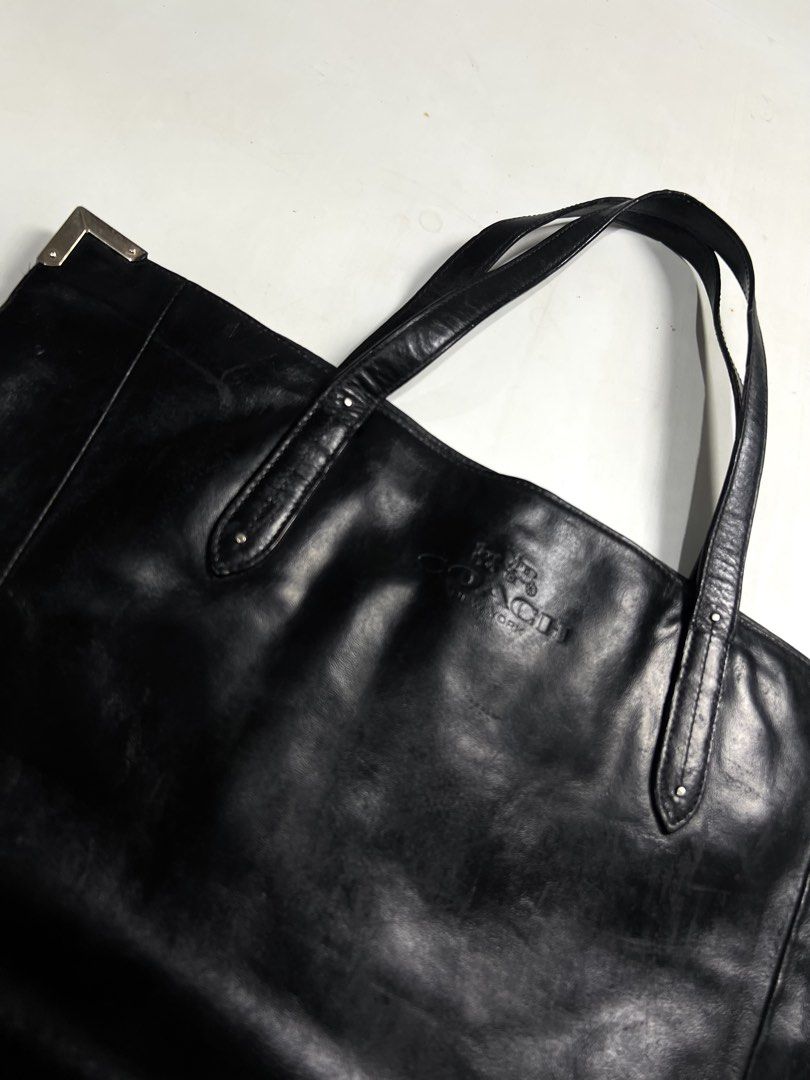 ‎“COACH” LEATHER SCRPT TOTE BAG (Category: Tote Bags) located in Taguig. Submitted by ldm.ph (Listing ID 1470914949, Image 3). Description: ‎(LDM-A-0050) ‎Dimensions Inches width:16 ‎Inches length:14 ‎Condition: EXCELLENT ‎Color rate:9.5 ‎Flaws:❌ ‎(READY TO WEAR).