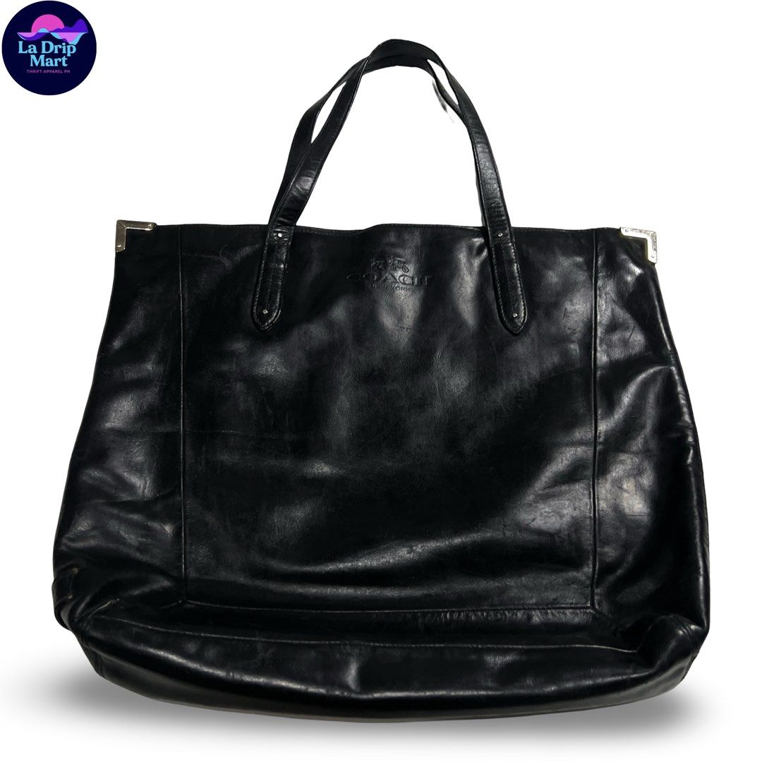 ‎“COACH” LEATHER SCRPT TOTE BAG (Category: Tote Bags) located in Taguig. Submitted by ldm.ph (Listing ID 1470914949, Image 1). Description: ‎(LDM-A-0050) ‎Dimensions Inches width:16 ‎Inches length:14 ‎Condition: EXCELLENT ‎Color rate:9.5 ‎Flaws:❌ ‎(READY TO WEAR).