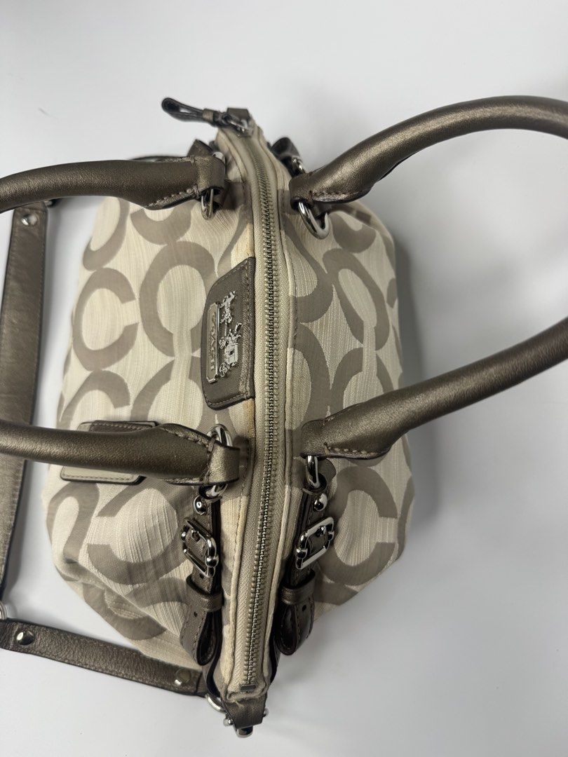 Coach Madison (Category: Luxury Bags & Wallets) located in Cagayan de Oro. Submitted by KoaApparelAtbp. (Listing ID 1470820235, Image 3). Description: Coach madison has minimal dirt .. clean inside. Good condition .