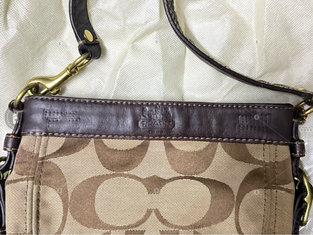 COACH | Mini Zoe (41856) (Category: Luxury Bags & Wallets) located in Pasay City. Submitted by angelle.garcia (Listing ID 1470857840, Image 2). Description: ❣️ MAKE READING A HABIT ❣️ Coach Mini Zoe WITH FLAWS. May parang markings sa leather (see second pic). Pass sa maarte. - Original and Authentic. - With minor rubs. - Some scratches on the metal. - Signs of use in the leather. - Japan source. - Will give dust bag. ◞♡ LAST PRICE POSTED. hagglin